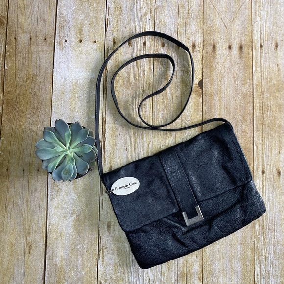 Kenneth Cole Handbags - ✨Vintage Kenneth Cole Purse✨